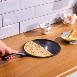 Karaca Fluffy Antihaft-Induktionspfanne mit Keramikbeschichtung für Crêpes und Pfannkuchen, 26 cm, schwarz