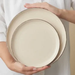 Karaca Monica 24-teiliges Geschirr Set für 6 Personen, Beige