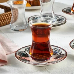 Karaca Nakkas 12-teiliges Türkisches Teeset aus Bone China für 6 Personen, 130 ml, Rot