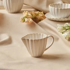 Karaca New Daisy Steinzeug-Milchkännchen mit Reaktivglasur, 150 ml, Weiß