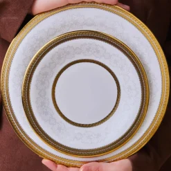 Karaca Royal Bone China Charlotte 55-teiliges Tafelservice für 12 Personen, Gold