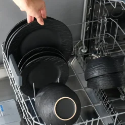 Karaca Solem Embossed 18-teiliges Steinzeug-Tafelservice für 6 Personen, Schwarz