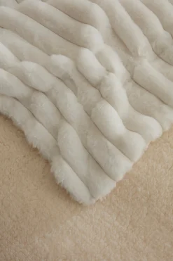 Karaca Stripe Sherpa Weiße Decke 150x200