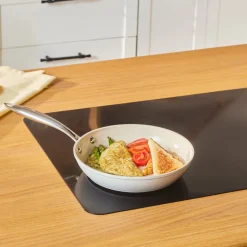 Karaca Swiss Crystal Almond Cream Pfanne mit Edelstahlgriff 22 cm