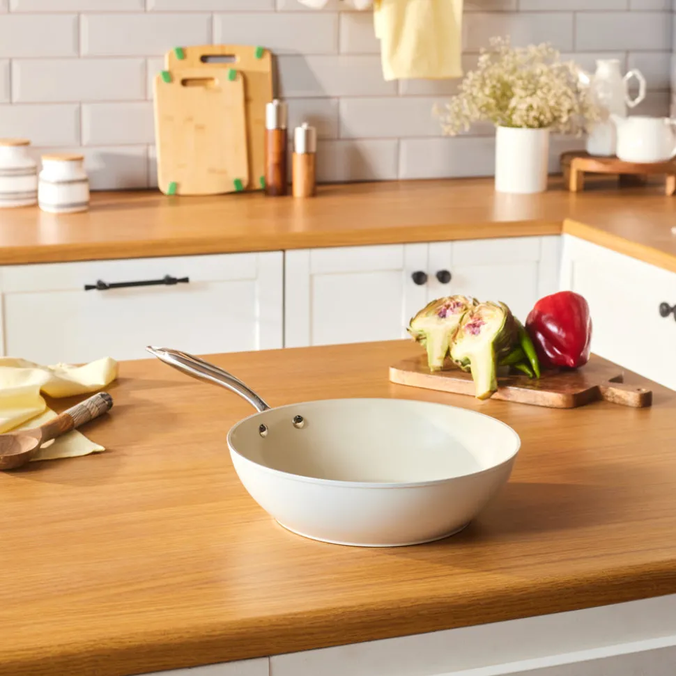 Karaca Swiss Crystal Almond Cream Wokpfanne mit Griff 28 cm