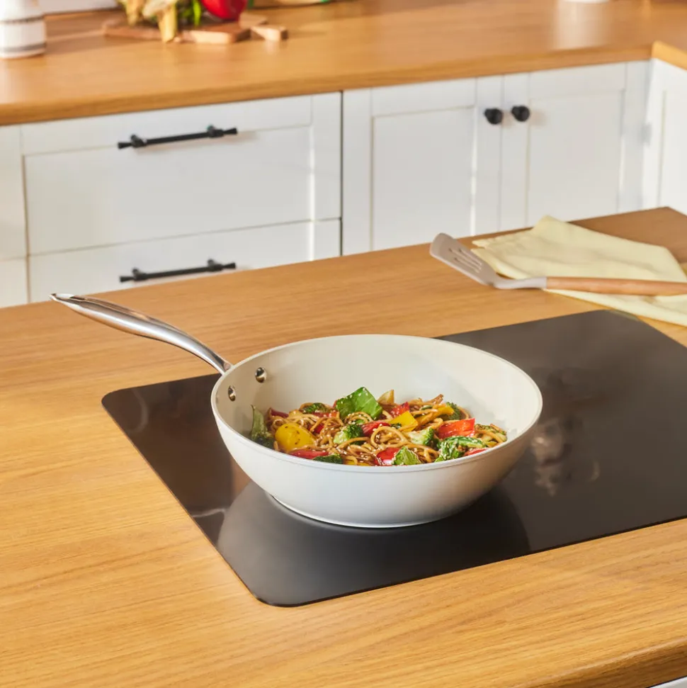 Karaca Swiss Crystal Almond Cream Wokpfanne mit Griff 28 cm