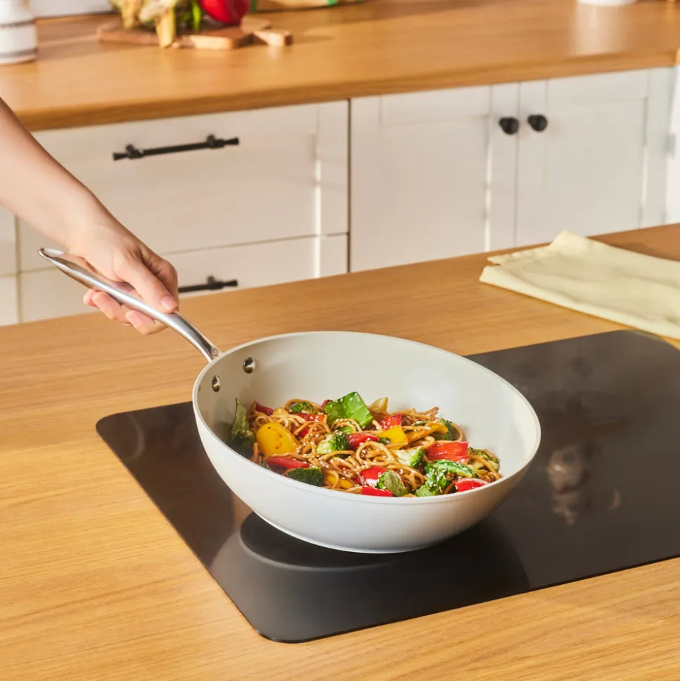 Karaca Swiss Crystal Almond Cream Wokpfanne mit Griff 28 cm