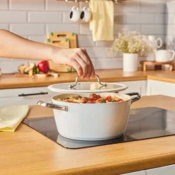 Karaca Swiss Crystal Almond Cream Kasserolle mit Edelstahlgriff 24 cm