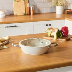 Karaca Swiss Crystal Almond Cream Handle Flache Kasserolle 26 cm