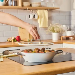 Karaca Swiss Crystal Almond Cream Handle Flache Kasserolle 26 cm