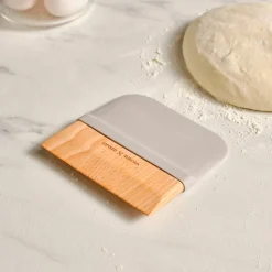 Karaca X Refika Gadgets Beidseitiger Holz-Teigschaber