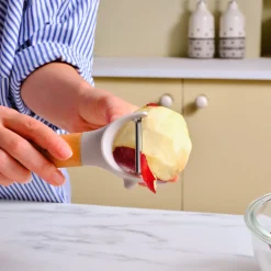 Karaca x Refika Gadgets Seitenschäler mit Holzgriff