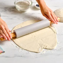 Karaca x Refika Gadgets Silikon-Teigrolle mit Holzgriff