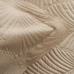 Leaf Bettüberwurf-Set Beige 230x240 Cm + 2 (50x70 Cm)